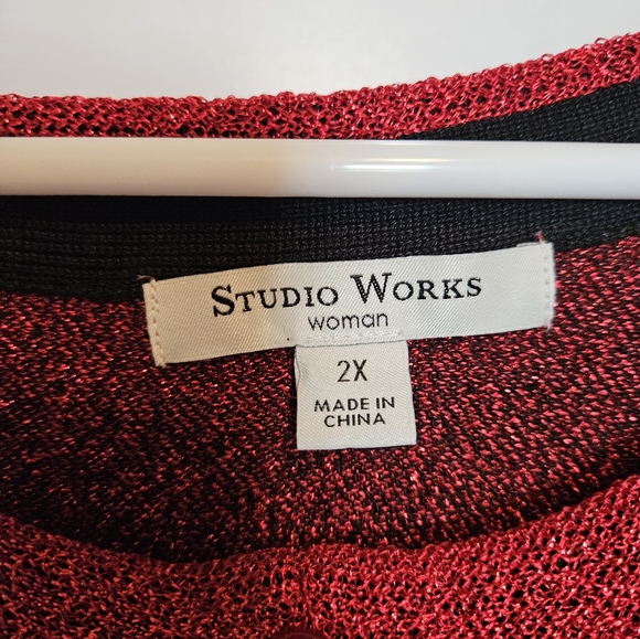 Red and Black ombre women's sweater. Size 2x. Studio One - Picture 3 of 3